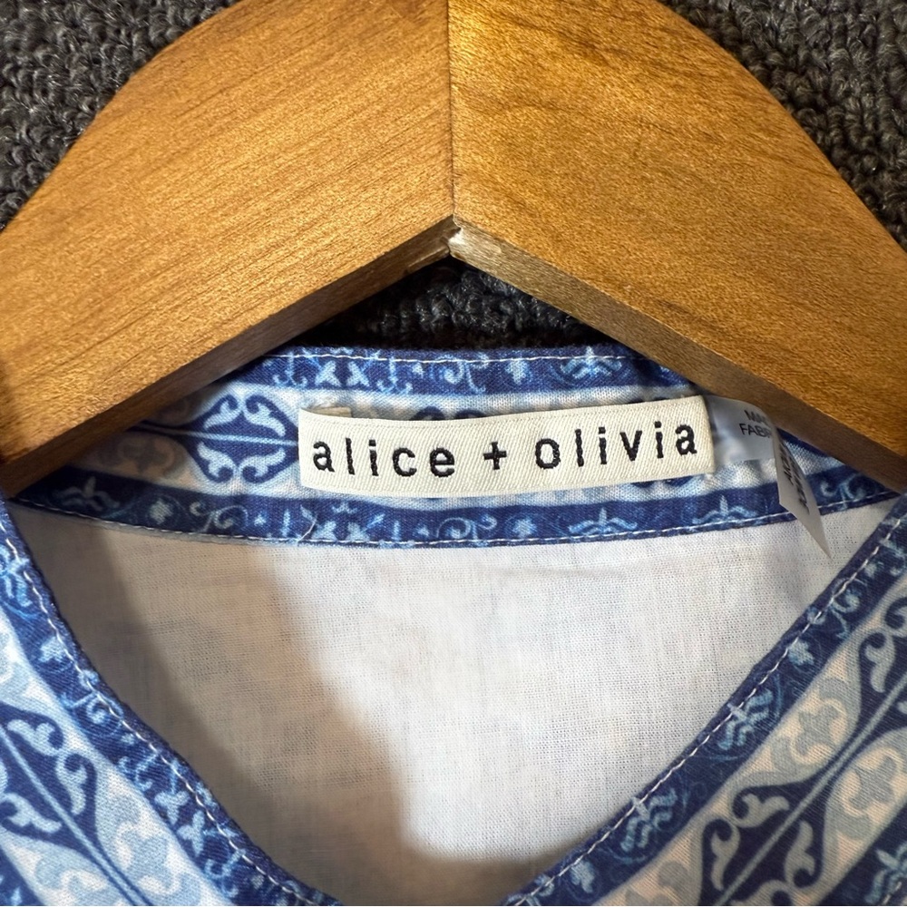 Alice + Olivia Blue and White Patterned Crop Floral Cotton Top, Large - Picture 3 of 8